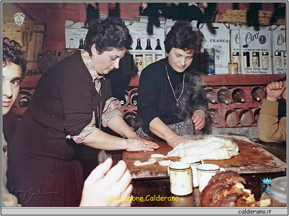 Rosalina e la mamma Stella Avigliano preparano le zeppole.jpg