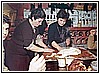 Rosalina e la mamma Stella Avigliano preparano le zeppole.jpg