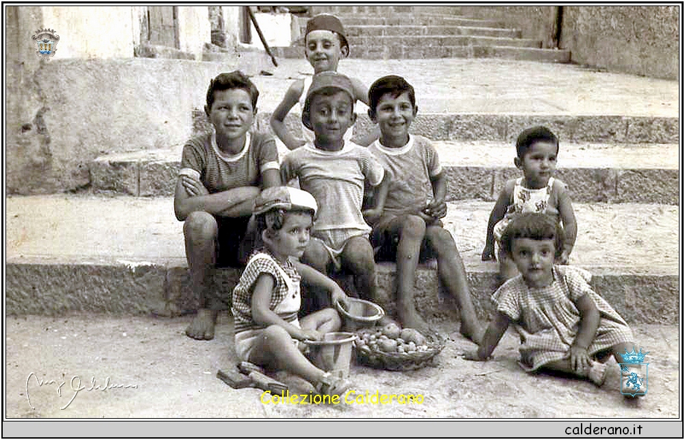 I Bambini del Porto sulla scalinata.JPG