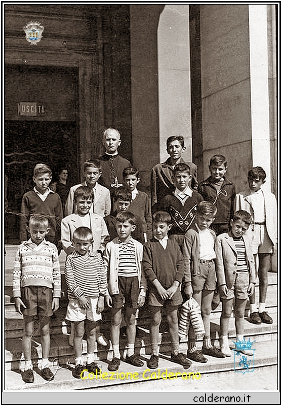 Padre Salerno a Pompei con i ragazzi del Porto.JPG