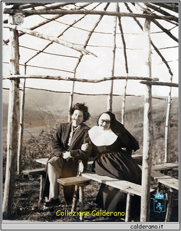 Sotto il gazebo con Carmela Brando.jpg