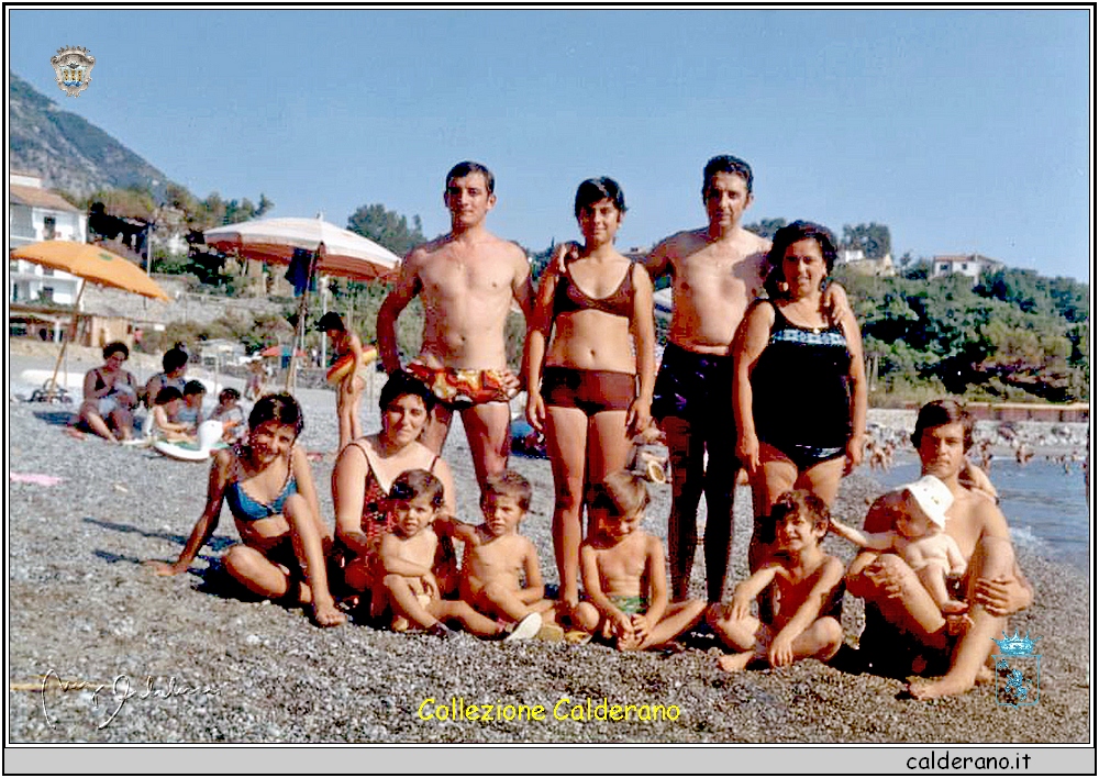 Biagio Longo e famiglia sulla spiaggia di Fiumicello 1974.jpg