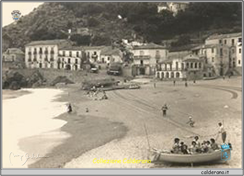 Le reti ad asciugare sulla spiaggia del Porto.jpg