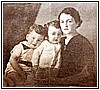 Blasito e Francisco Limoingi con la mamma Carmencita Lopez.JPG