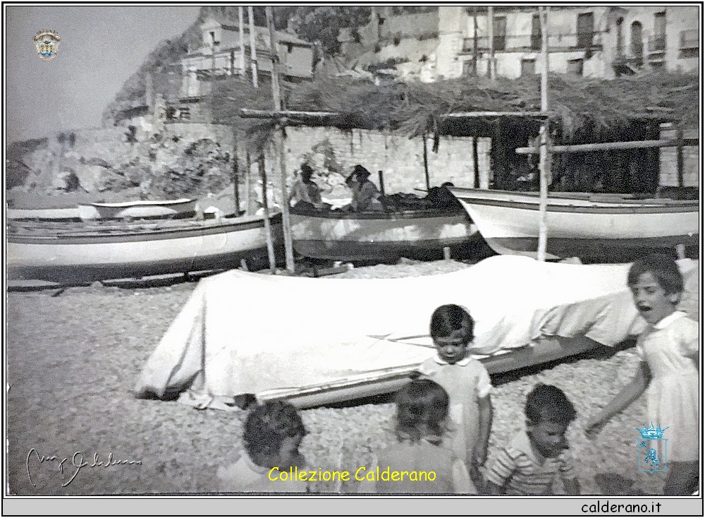 Bambini e la capanna del Porto.jpg