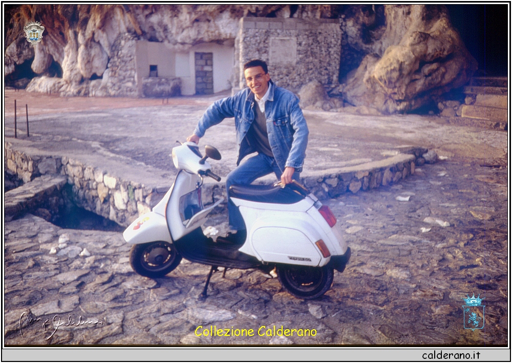 Gennaro Bosone con la vespa.jpeg