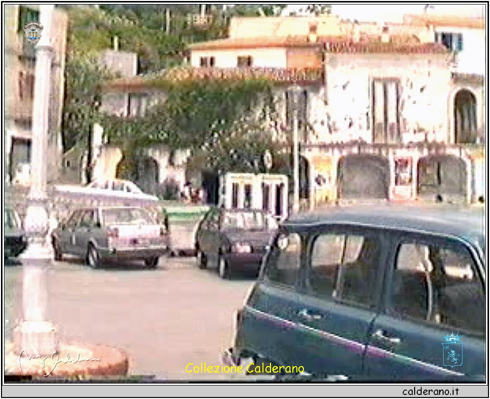 Le cabine telefoniche al Porto 1985.jpg