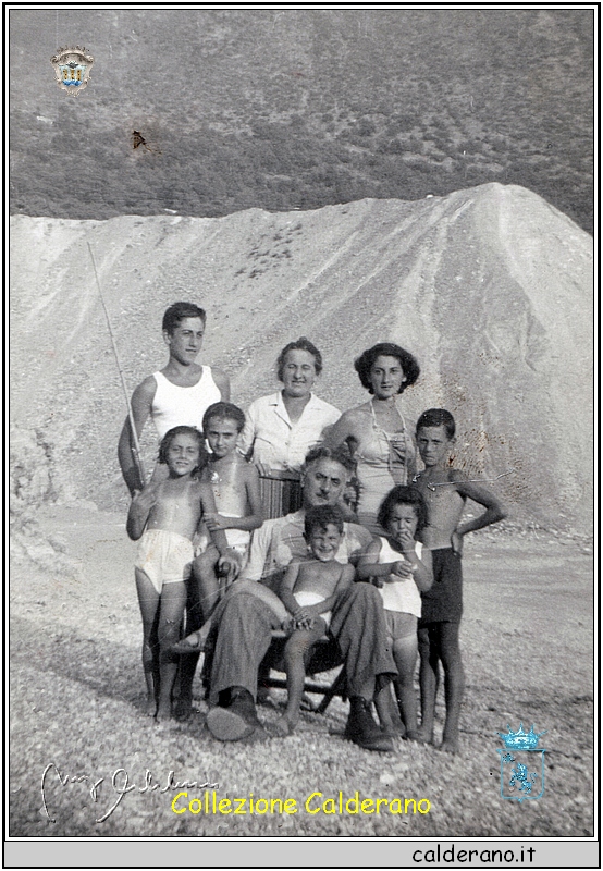 Biagio Schettino e la famiglia sulla spiaggia.jpg