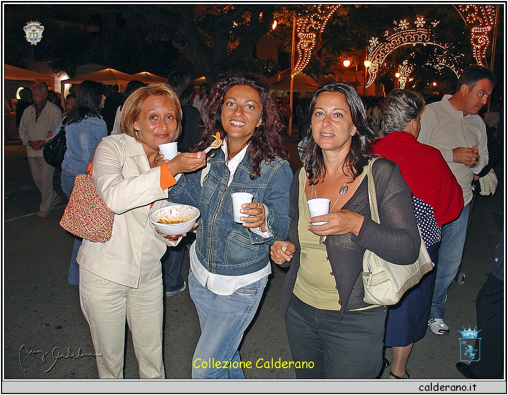 Cristina, Floriana e Marianna a Moliterno 2005.jpg