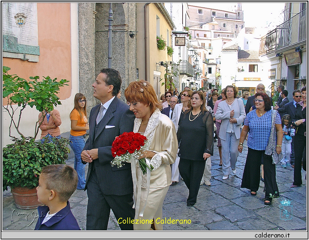 Pasqualino accompagna Teresita sposa 2004.jpg