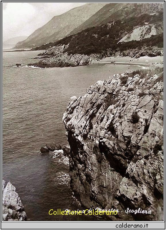 Marina di Maratea - Scogliera - Cartolina.jpg