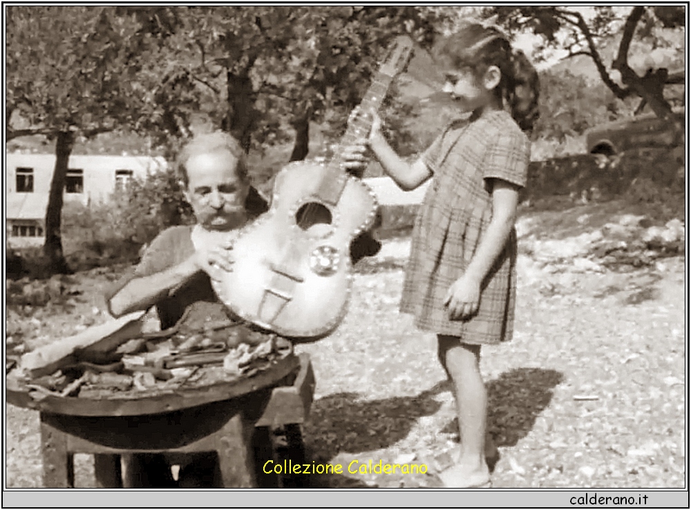 Gennaro Di Puglia - Mastu Jnnaru - con la nipotina.jpg