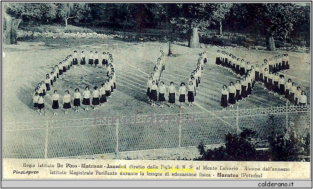 Lezione di educazione fisica al De Pino - Cartolina.JPG