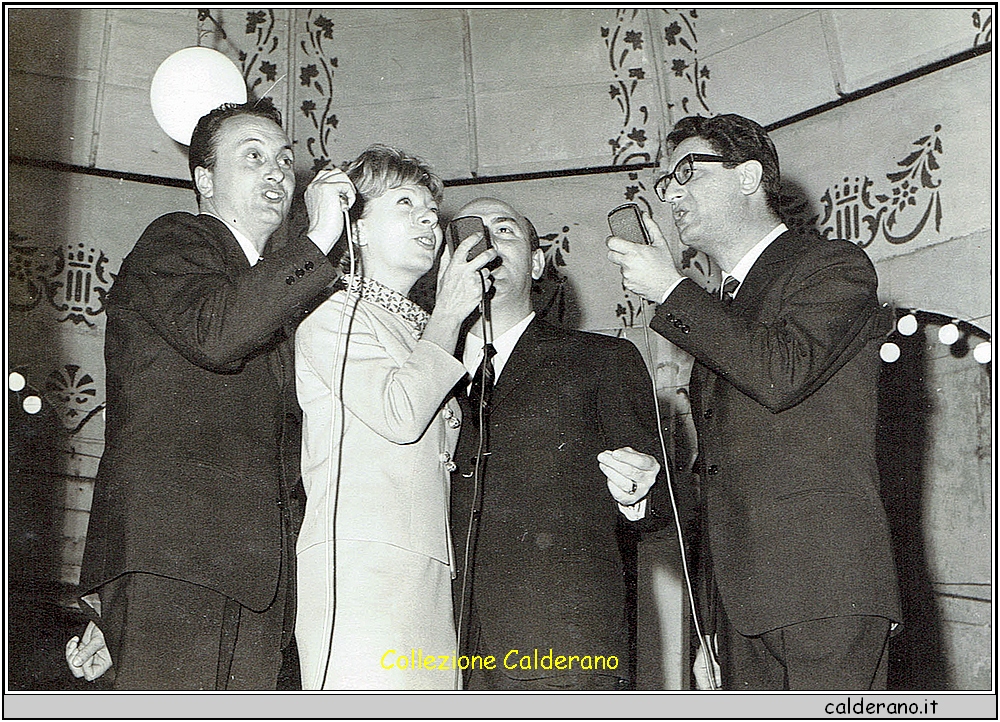 Quartetto Cetra nella Tappa del giro d'Italia - 21-05-1965.jpg