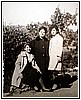 Elsa Massara con la sorellina e Teresa Maimone.jpg