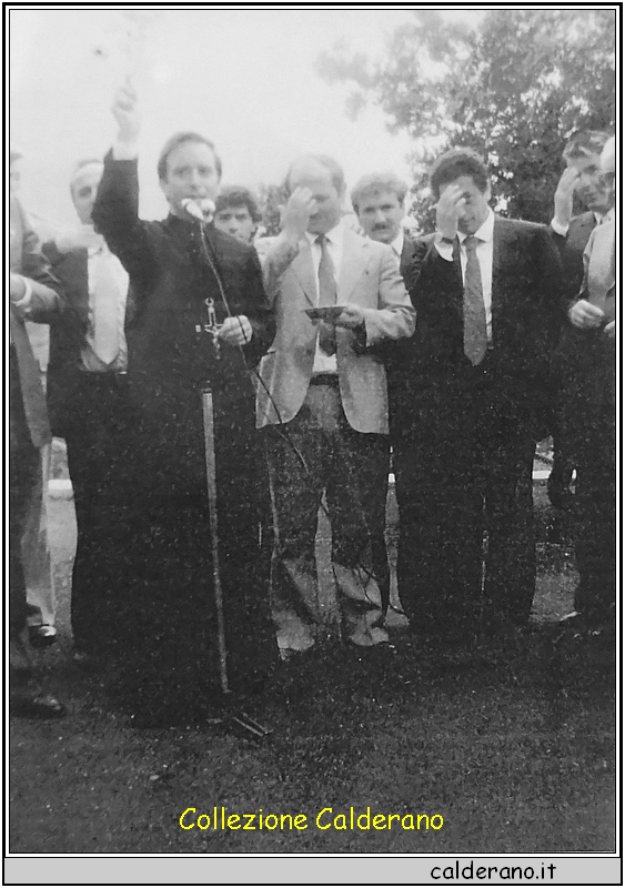 Padre Aniello Rivetti benedice all'inaugurazione del Villaggio Primavera 21 marzo 1984.jpg