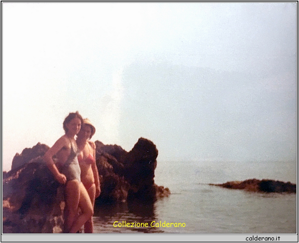 Carmelina e Patricia al mare.jpg