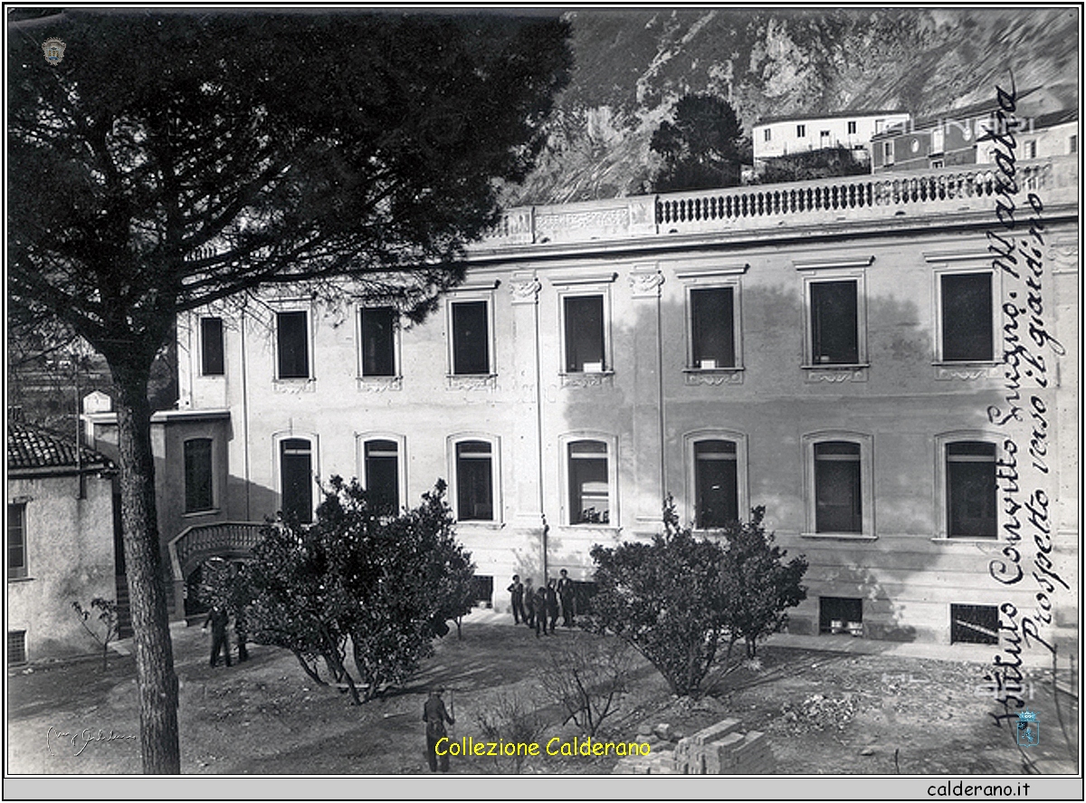 Istituto Convitto Lucano prospetto verso il giardino.jpg