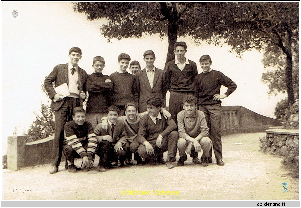 Studenti scuole medie alla Villa 15-05-1964.jpg