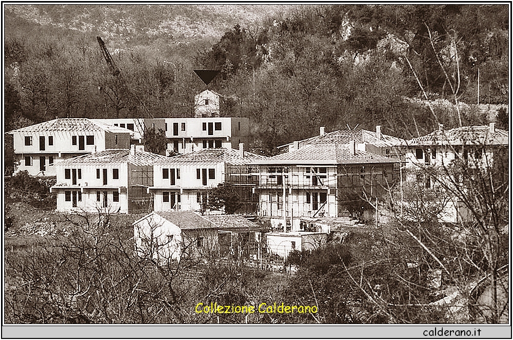 Costruzione del Villaggio Primavera 1983.jpg