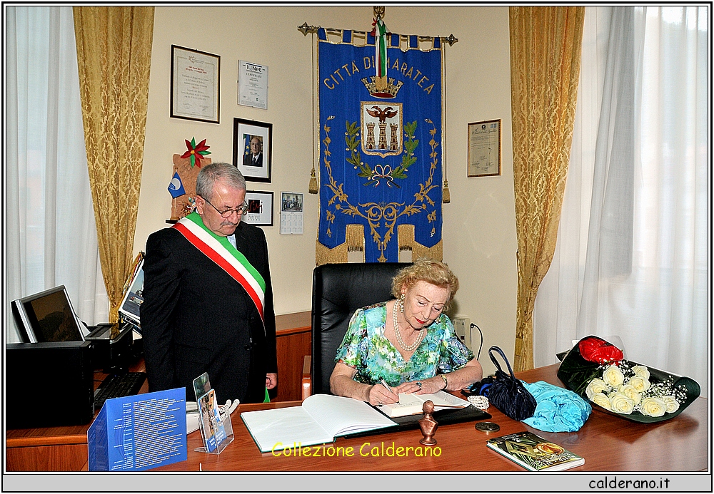 Il Sindaco Mario Di Trani con Elettra Marconi.JPG