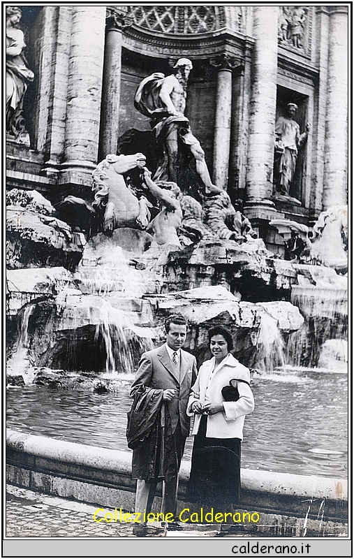 Domingo e Maria alla Fontana di Trevi.jpeg