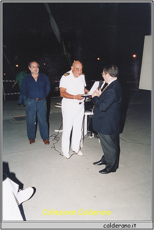 Il Comandante Giovanni Ajmone Cat con il Sindaco Mario Di Trani e Biagio Calderano 1997.jpeg