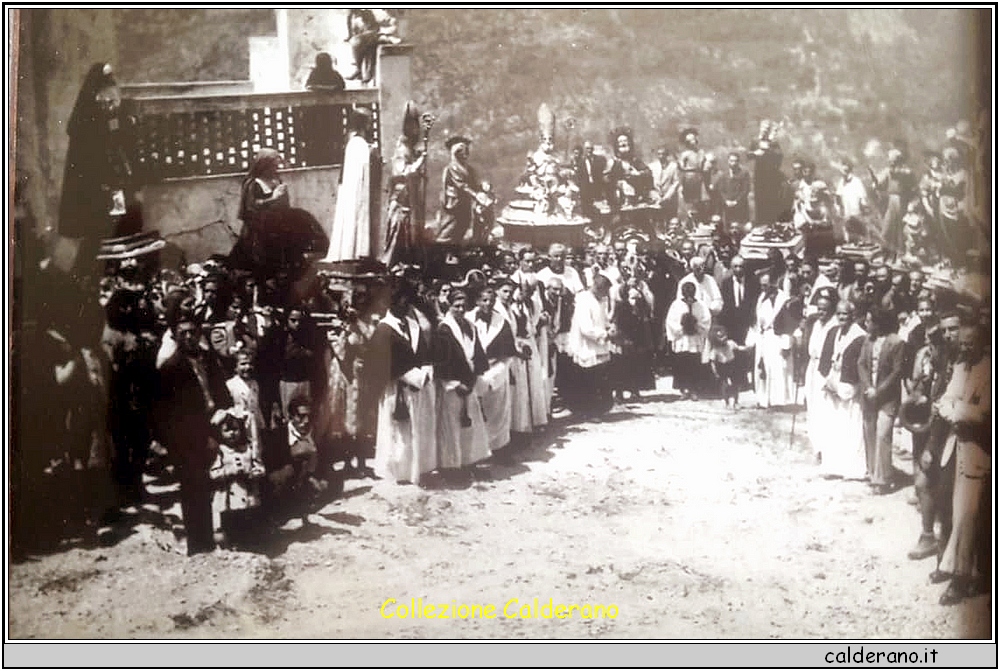 Processione di tutti i Santi a fine seconda guerra mondiale.jpg