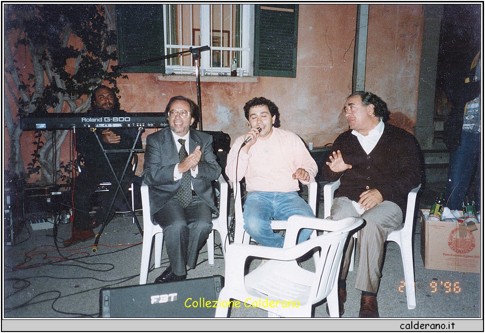 Karaoke a Piazza del Gesu' con Francesco Sisinni, Enzo Longobardi e Biagio Calderano.jpeg