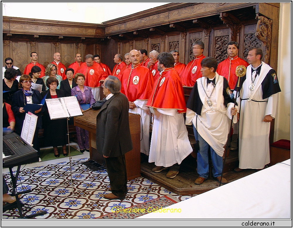 Massimino Vernucci dirige il coro San Francesco 2006.JPG