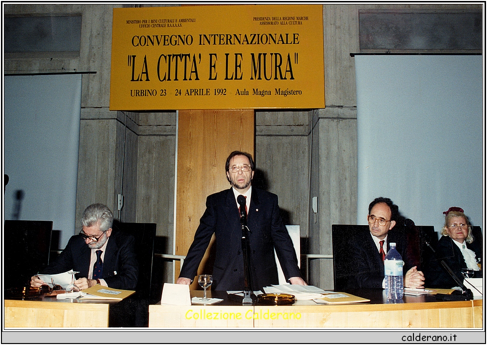 Francesco Sisinni al Convegno Internazionale a Urbinoi 1992.jpeg