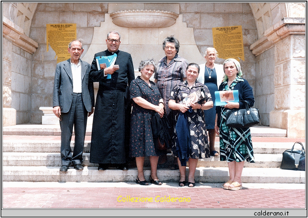 San Giovanni Rotondo con Padre Cerracchio, Vincenzo, Filomena, Giuseppina, Beatrice, Maria e Zietta  23-6-1979.jpeg