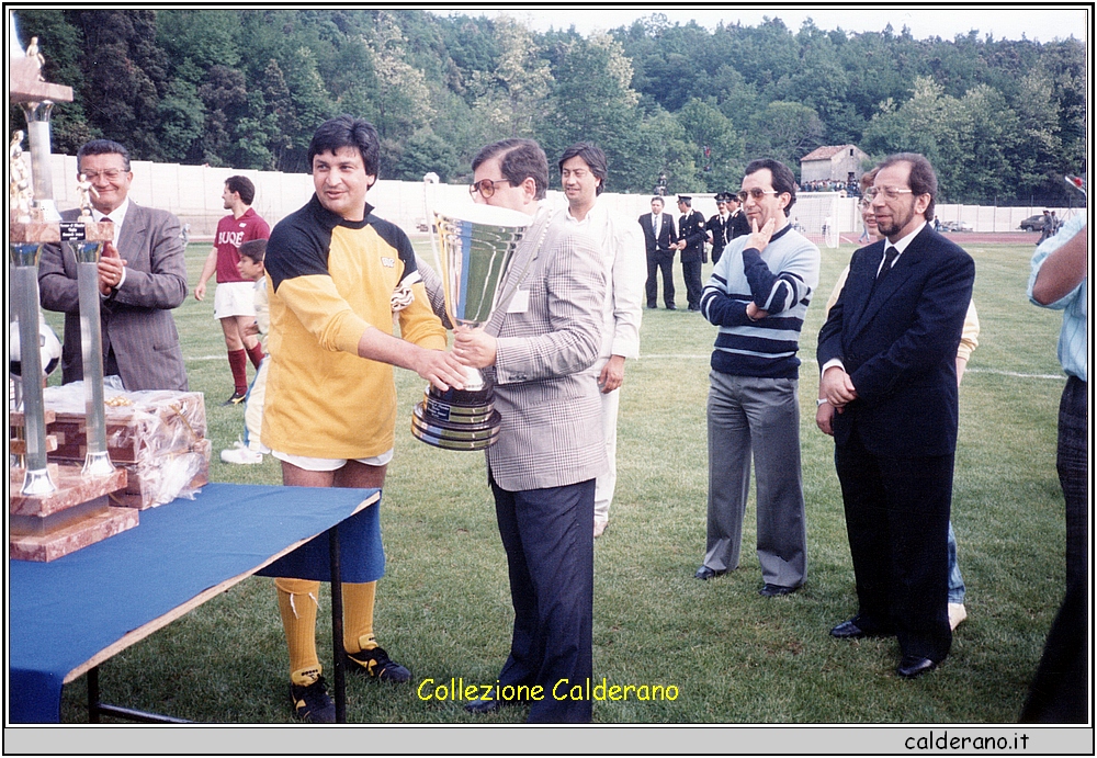 Sindaco Di Trani premia al Campo Sportivo.jpeg