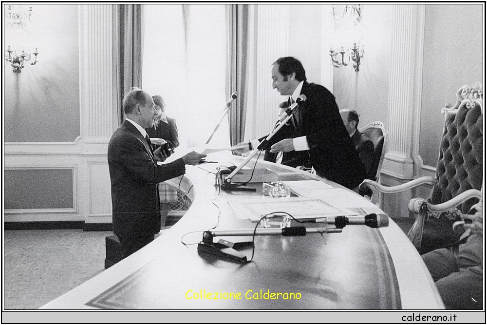 Vincenzo Colavolpe riceve il Diploma per 39 anni ininterrotti di attivita' di Sarto 17-06-1976 .jpeg