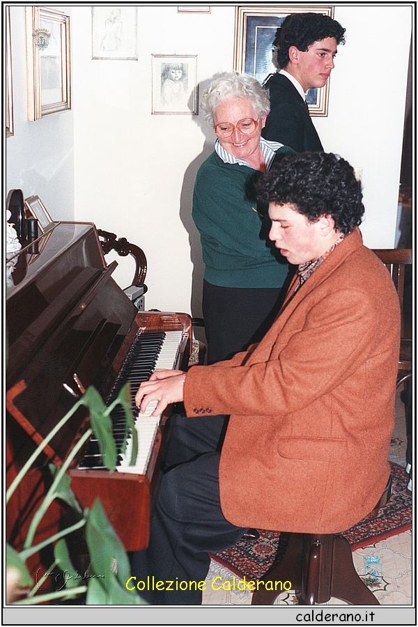 Gregorio al pianoforte 1991.jpeg