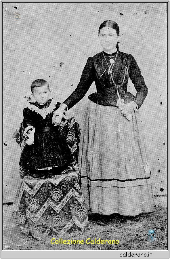 Teresina Maimone con la figlia Carmela 1904.jpg