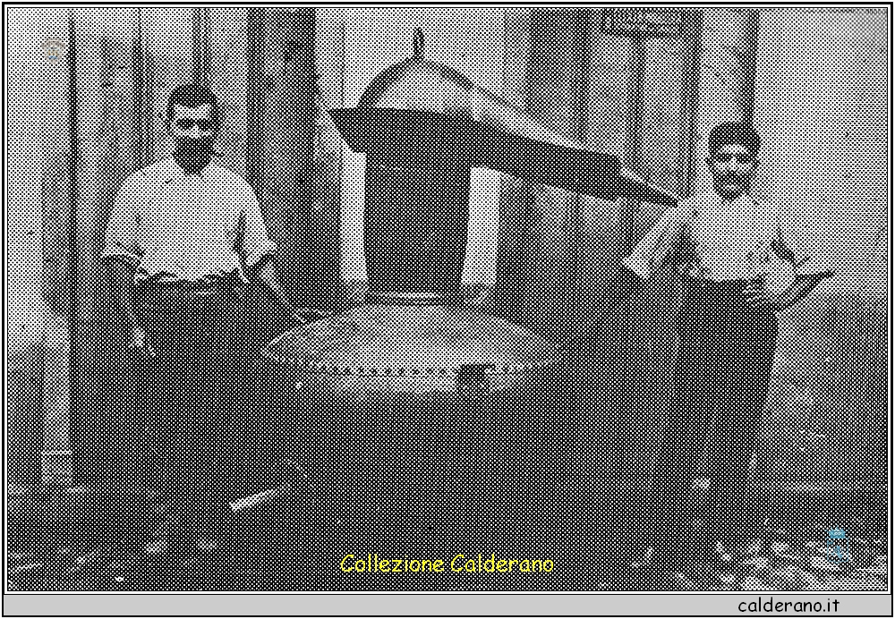 Emigrati di Massa in Brasile che distillano cascuassa 1921.jpg