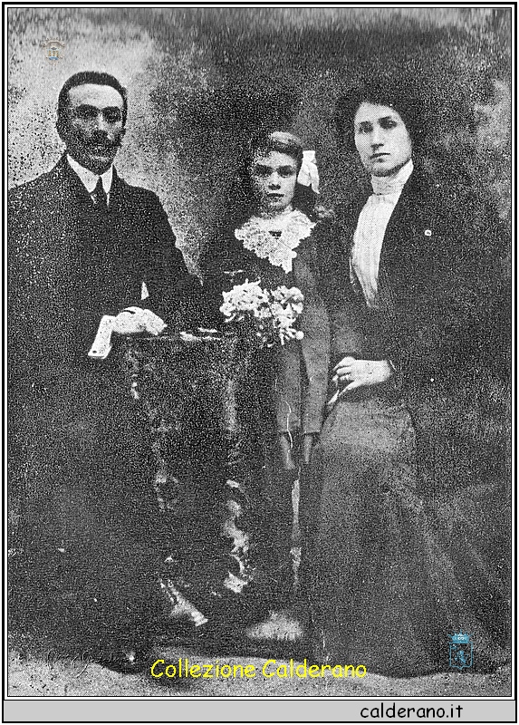 Vittore Rapetti con la moglie e la figlia Clemenza 1921.jpg