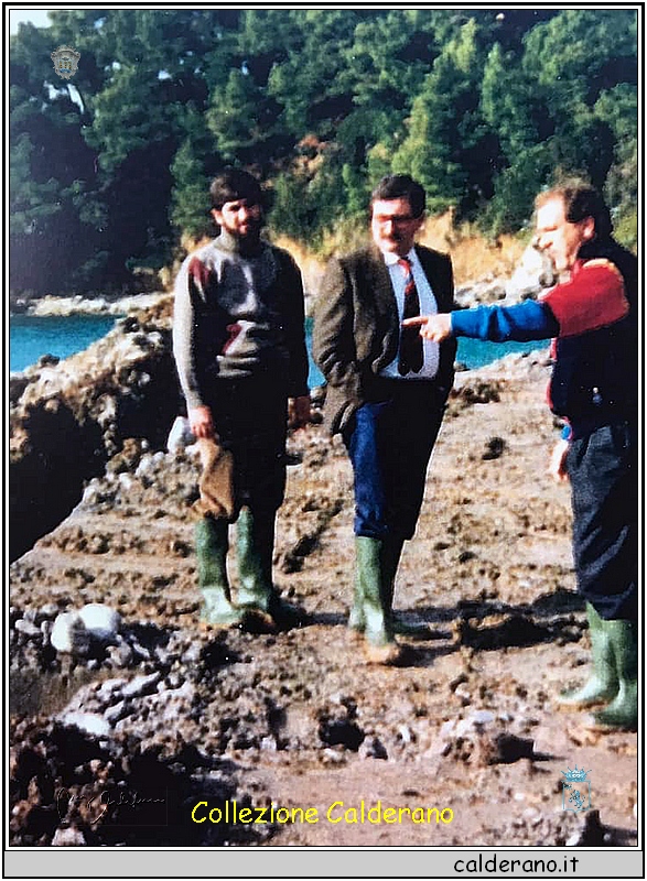 Pippo Maimone, Mario Di Trani e Giuseppe Annuzzi a Maremorto per il ripristino della strada comunale dopo la mareggiata del 1982.jpg