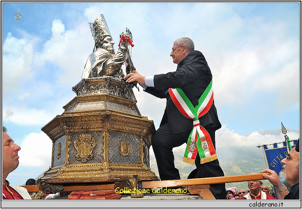 Il Sindaco Di Trani consegna le chiavi della citta' a San Biagio.JPG