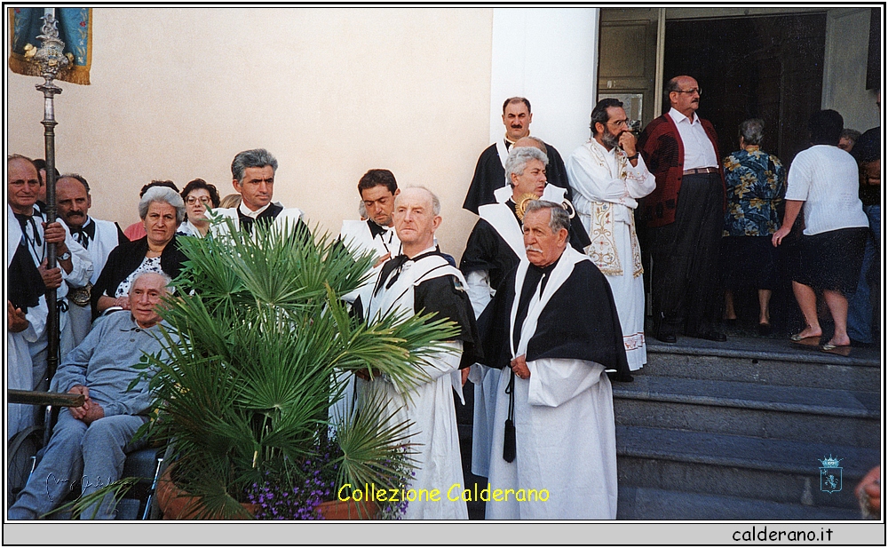 Confratelli dell'Addolorata con il Fratello Luigi Schettini 1994 2.jpeg