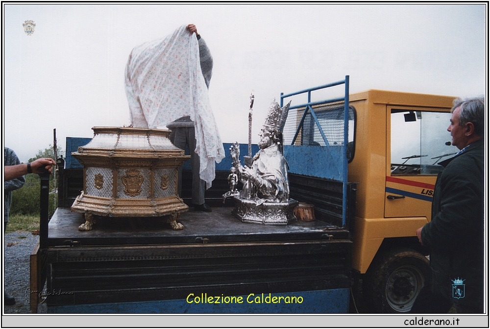 La statua di San Biagio lavata per la Processione al Curzo.jpeg