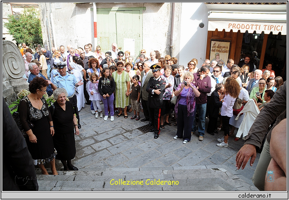 Aspettando l'inizio della Processione dell'Addolorata 50 200909 193.JPG