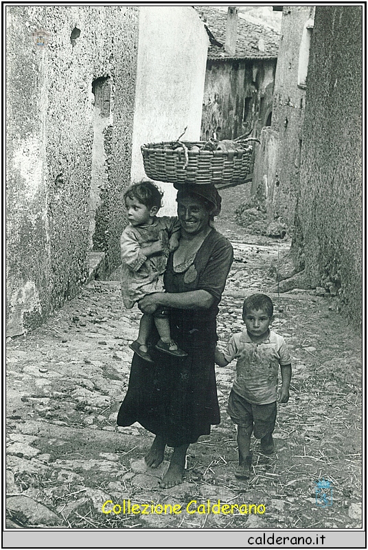 Con la cesta e i bambini.jpg