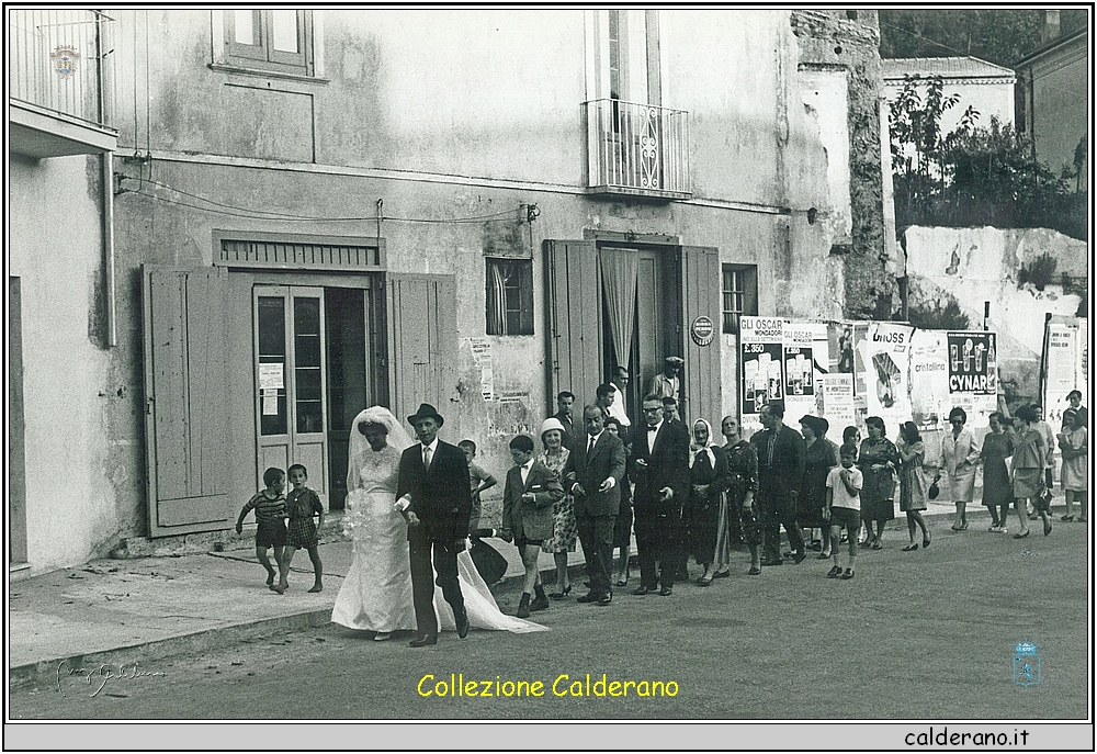 Gli sposi in Via Mandarini - 1962.jpg