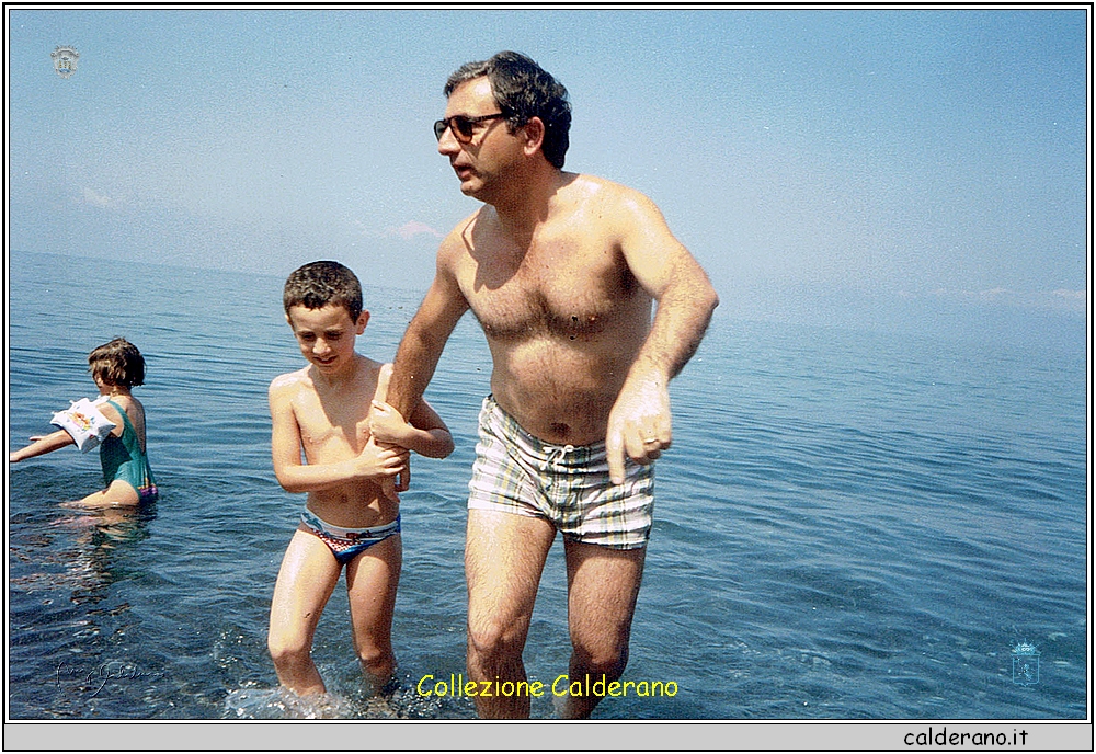 Emanuele Labanchi con i figli Biagio e Chiara - Luglio 1991.jpg