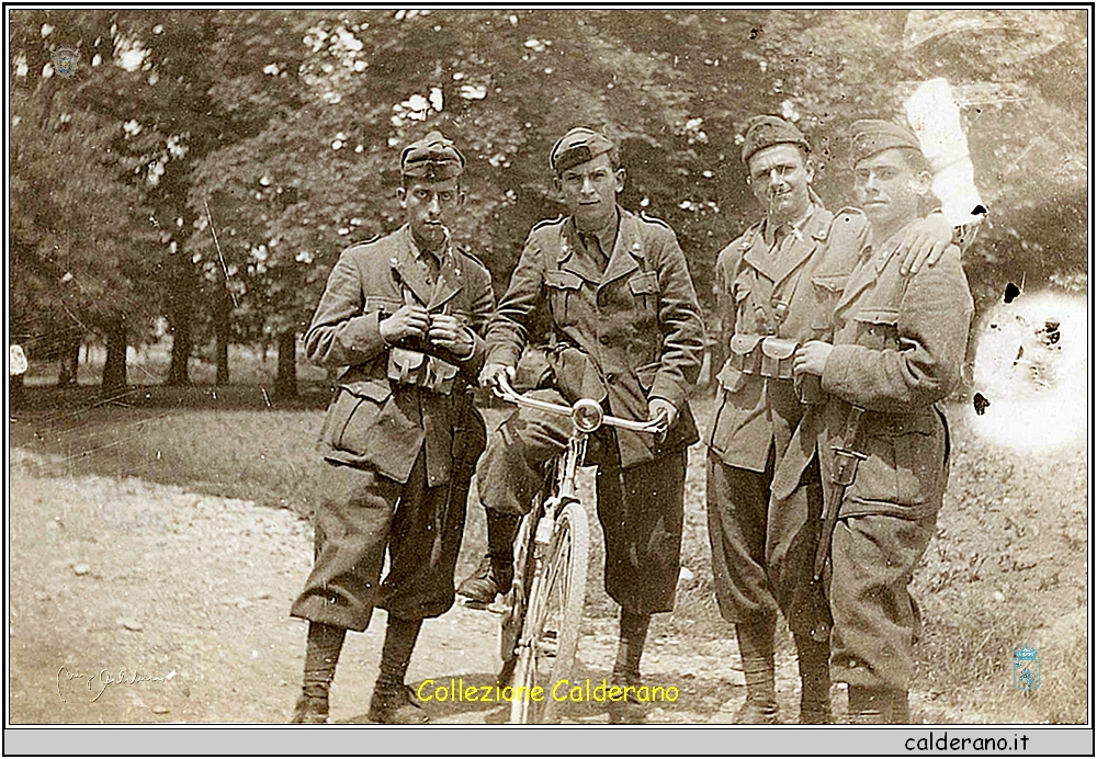 Soldati della Seconda guerra Mondiale - In bicicletta Domenico Schettiono di Massa 1942.jpg