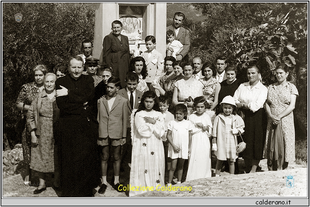 Prima comunione a San Francesco, con padre Canfora, Ciccillo Colavolpe e Biasino Calderano chierichetti, 1958.jpg