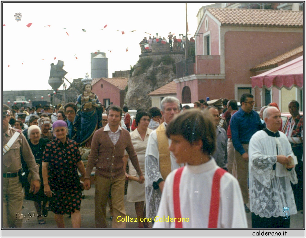 Processione della Madonna di Portosalvo con Luisa, Pinuccio, Padre De Filippis e Padre Salerno.jpg