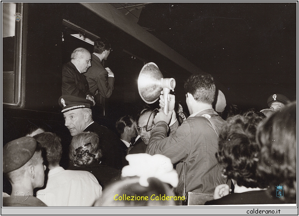 Amintore Fanfani Presidente del Consiglio con Emilio Colombo alla stazione di Maratea 24-10-1953.jpeg